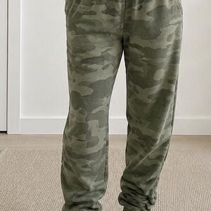 Bongo Women's Camo Joggers - sweatpants